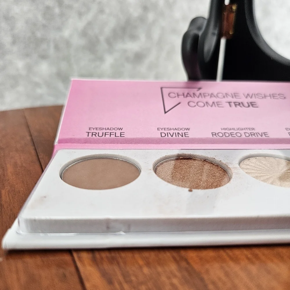 Ofra Signature Palette in Luxe - 5‎ eyeshadow shades .26 oz/7.5g - New in Box